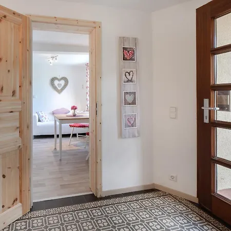 2 Bett Rose Apartment *